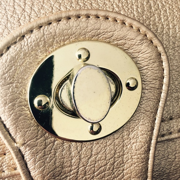 Gold foldover clutch - Picture 2 of 7